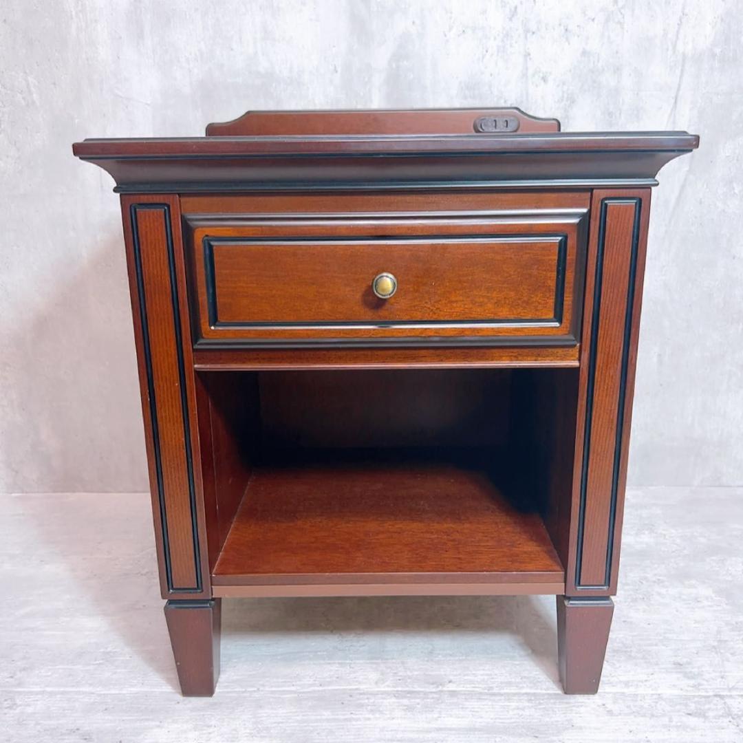 良品! IDC 大塚家具　ハンプトンコート　ベッドサイドチェスト　マホガニー材