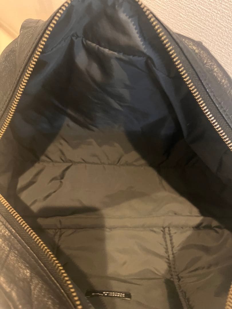 美品　 北欧、暮らしの道具店 一田憲子さんとつくったラウンドレザーバッグ 本革