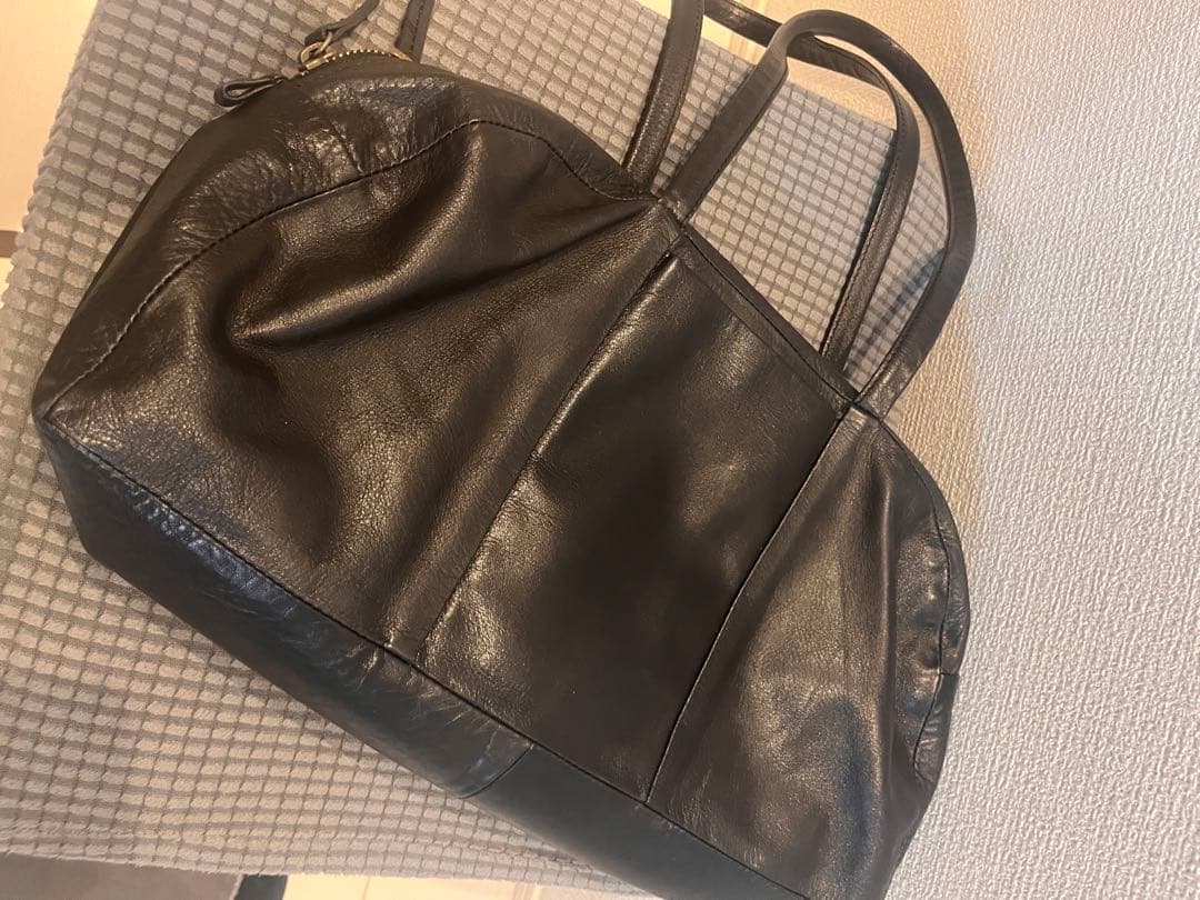 美品　 北欧、暮らしの道具店 一田憲子さんとつくったラウンドレザーバッグ 本革