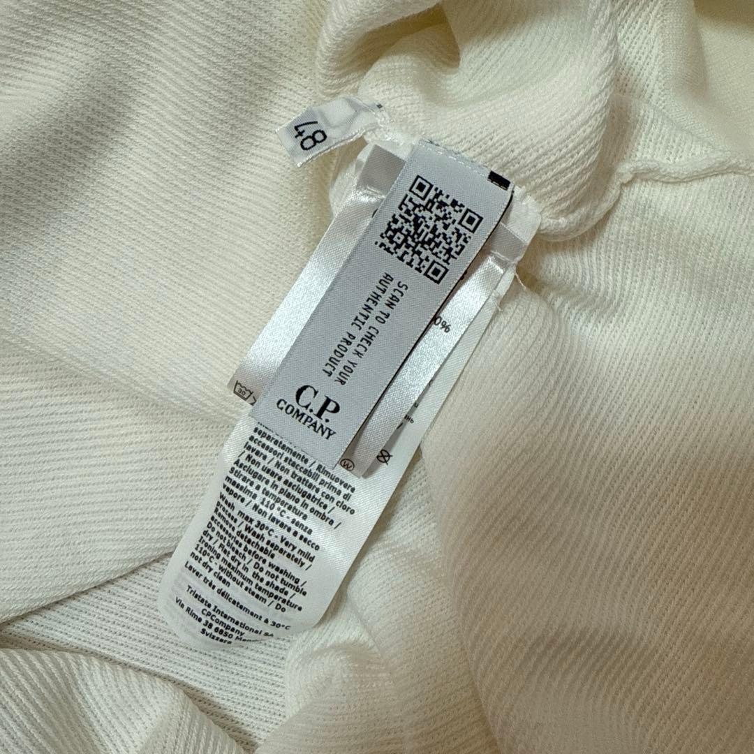 新品　C.P.COMPANYシーピーカンパニー　パーカーレンズ付き　ホワイト48