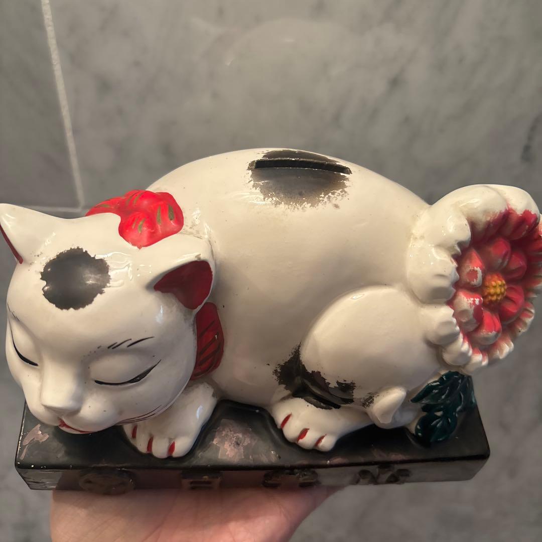 1950年代ヴィンテージ手描きの瞳やまつ毛が美しく存在感がある眠り猫