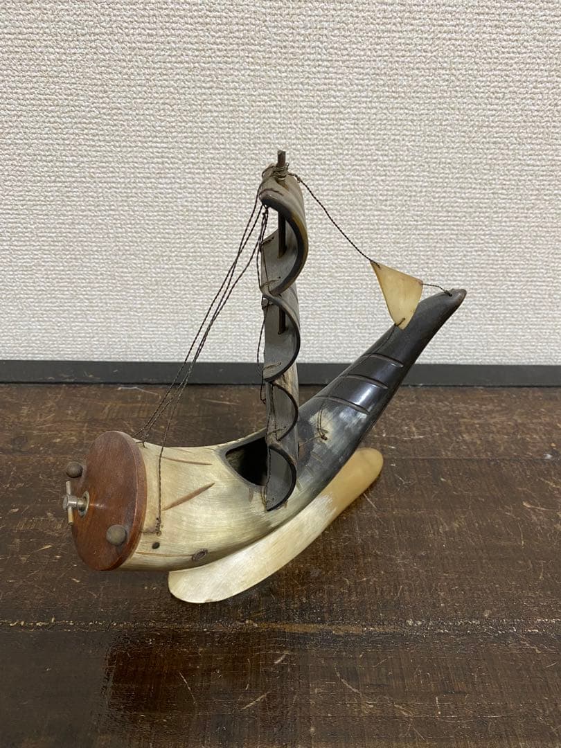 水牛の角を使用した美しい帆船の模型、オルゴール付き、約25cm高