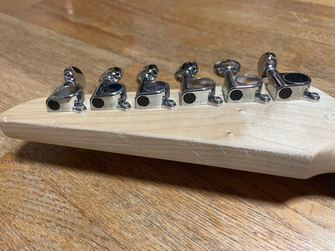 調整済みストラトキャスター　エレキギター