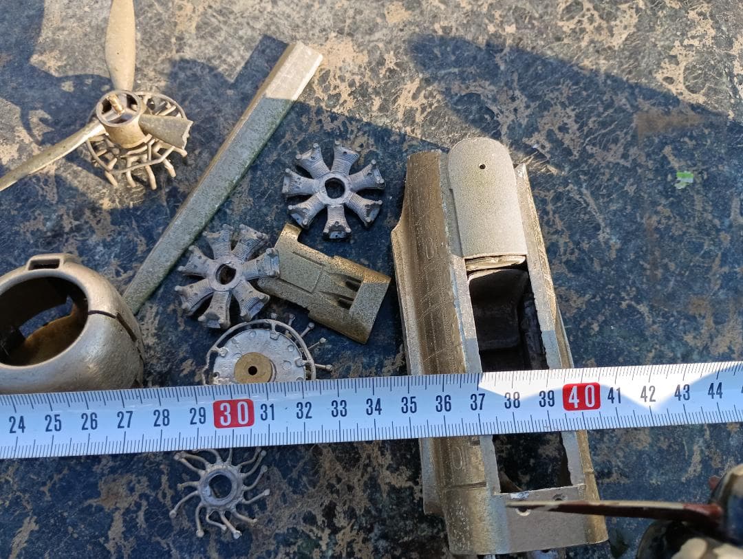 １６０４）ずっしり重いダイカスト製　ゼロ戦？　２機まとめて　難あり