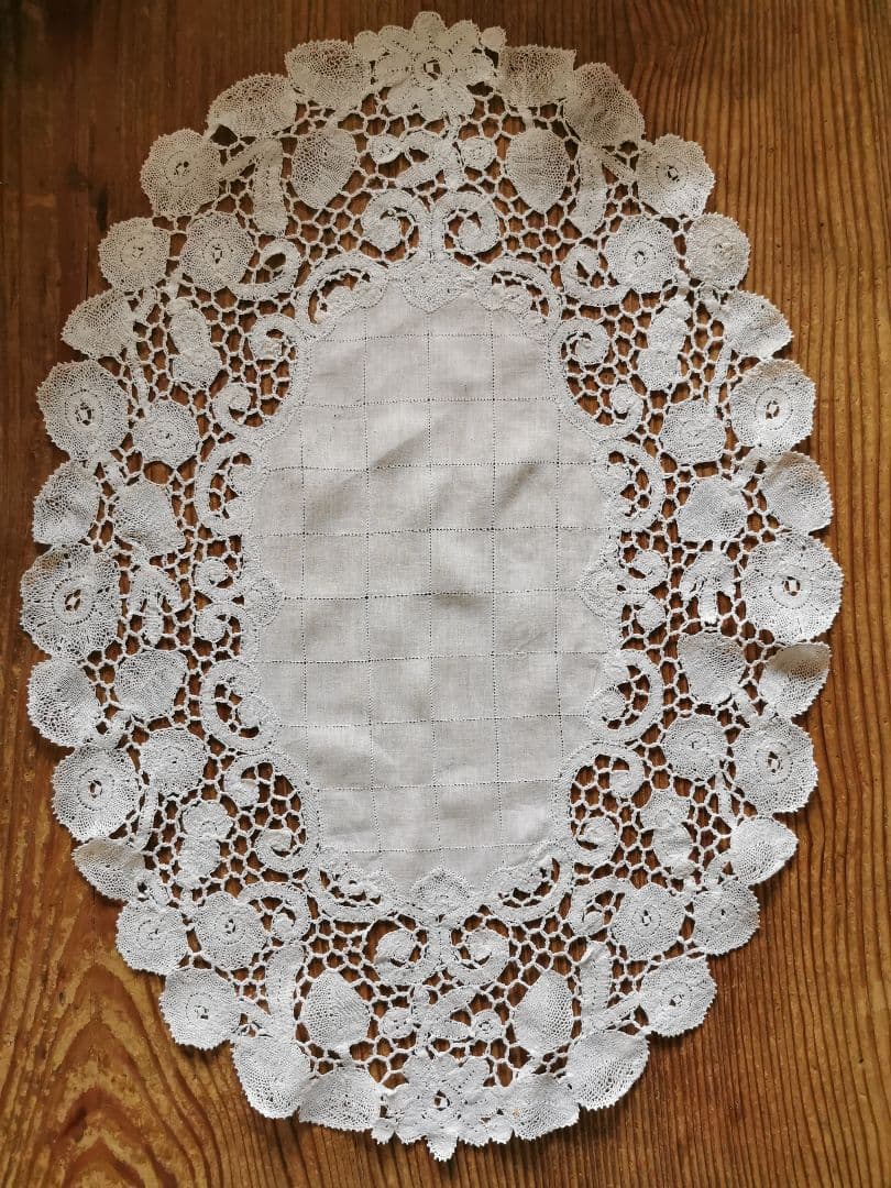 アンティークブルージュ草花紋ボビンレース ラージオーバル梯子刺繍リネンドイリー