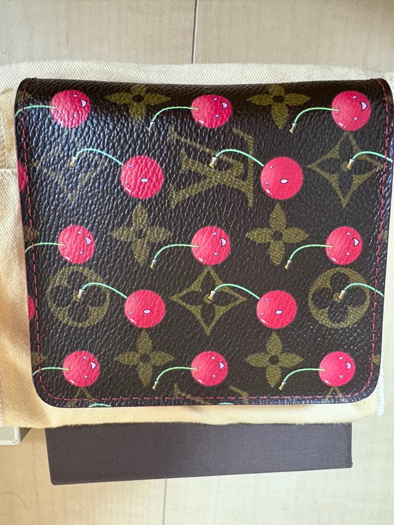 チェリー 二つ折り財布