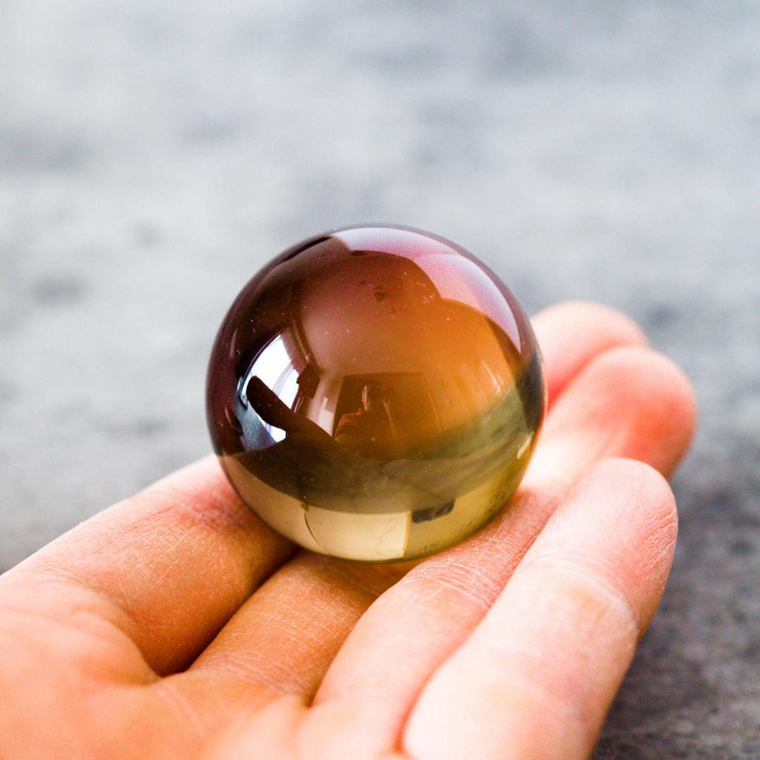 最高品質スモーキークォーツ スフィア 丸玉　３cm　スフィア　木製台座付き