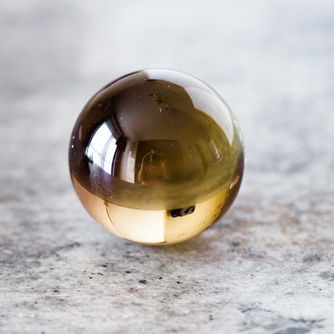 最高品質スモーキークォーツ スフィア 丸玉　３cm　スフィア　木製台座付き