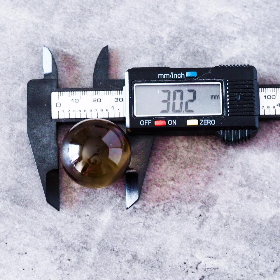 最高品質スモーキークォーツ スフィア 丸玉　３cm　スフィア　木製台座付き