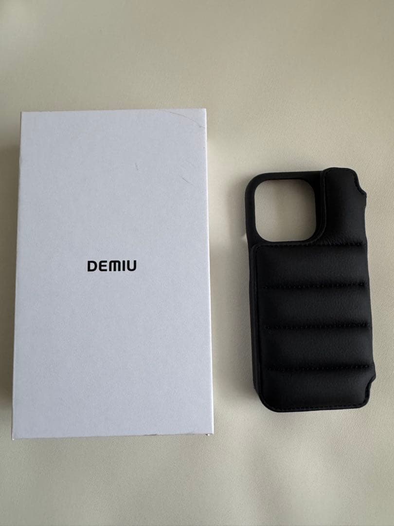 美品 DEMUIレザーケース（iPhone15Pro）