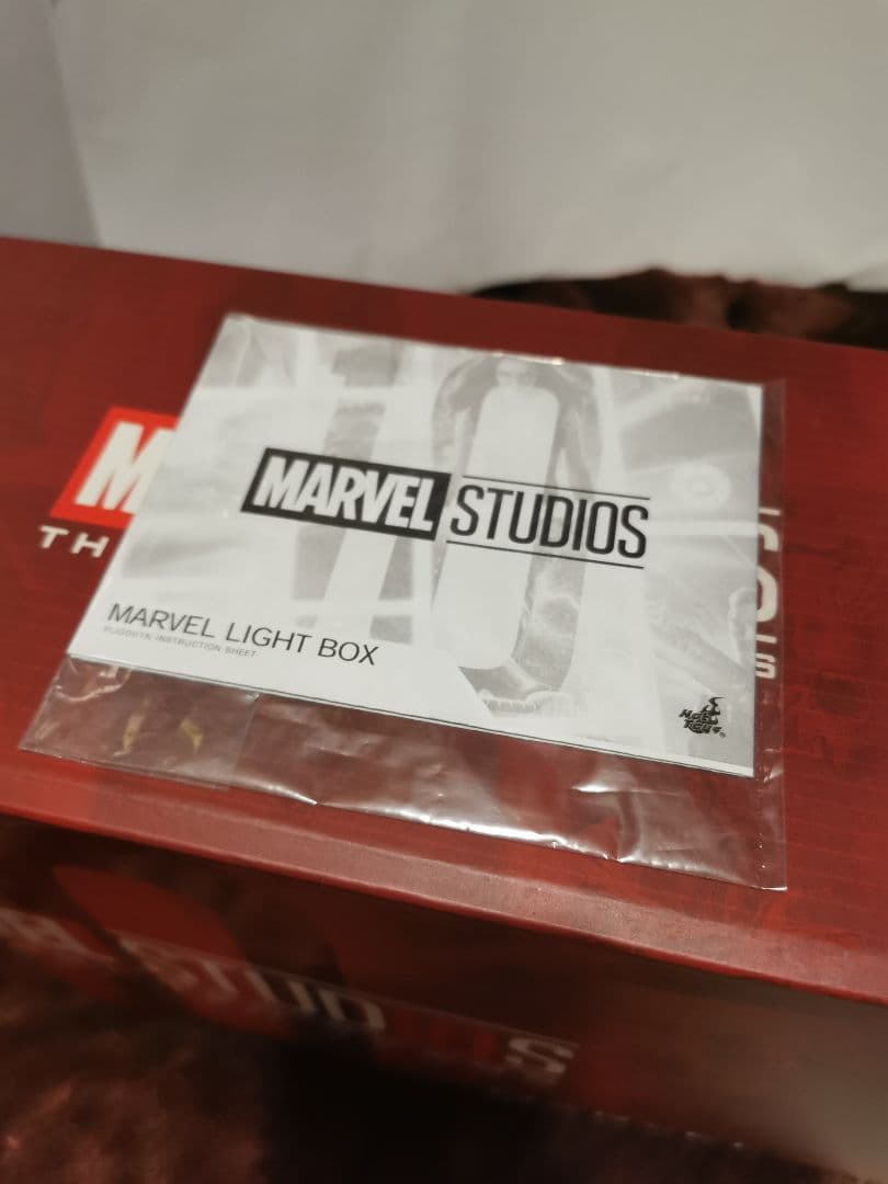 Hot toys marvel ロゴライトボックス　箱付き　マーベル