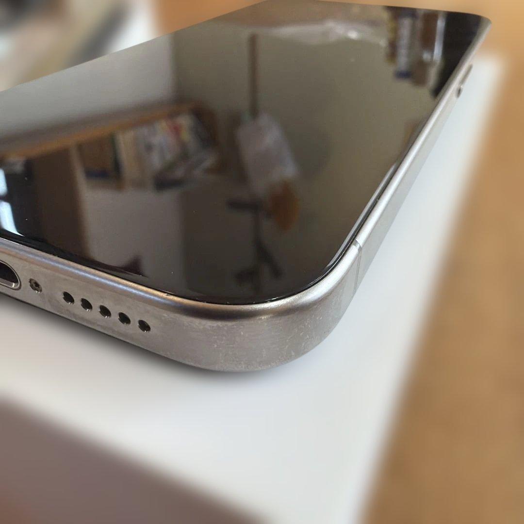 【美品・箱付き】iPhone 15 Pro 256GB SIMフリーモデル