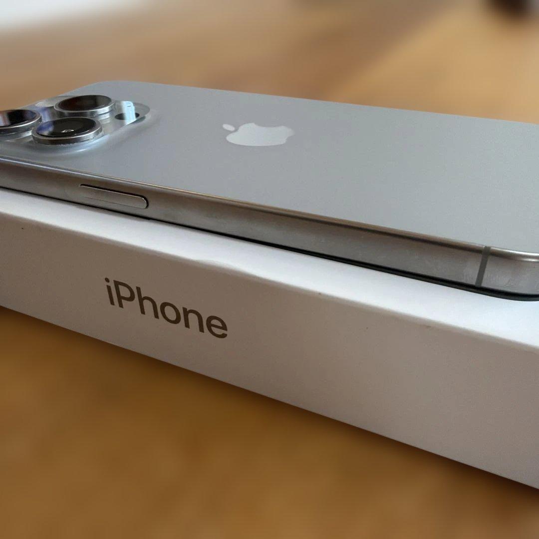 【美品・箱付き】iPhone 15 Pro 256GB SIMフリーモデル