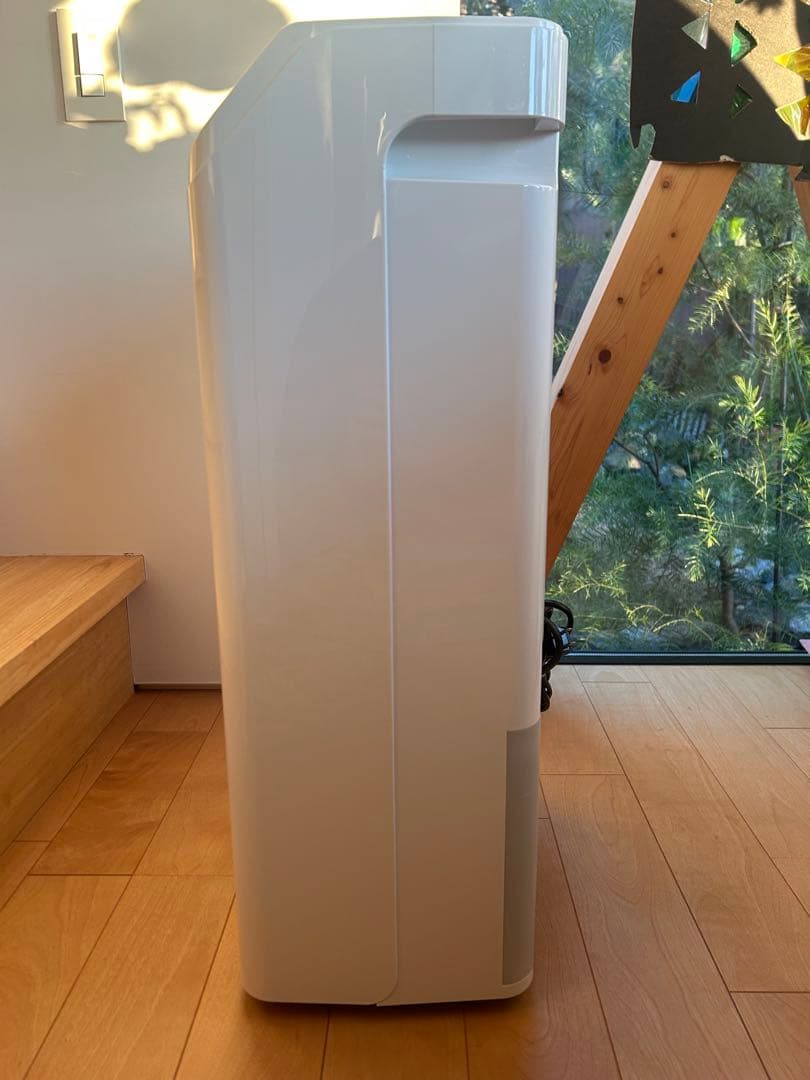 CORONA 除湿機 タワー型 ホワイト　衣類乾燥除湿機　CD-WH1822