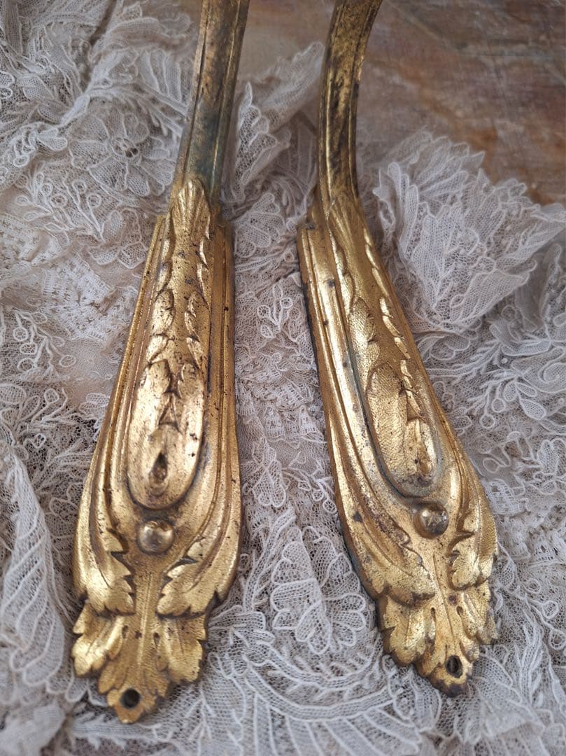 フランスアンティーク真鍮　リボン装飾カーテンフック