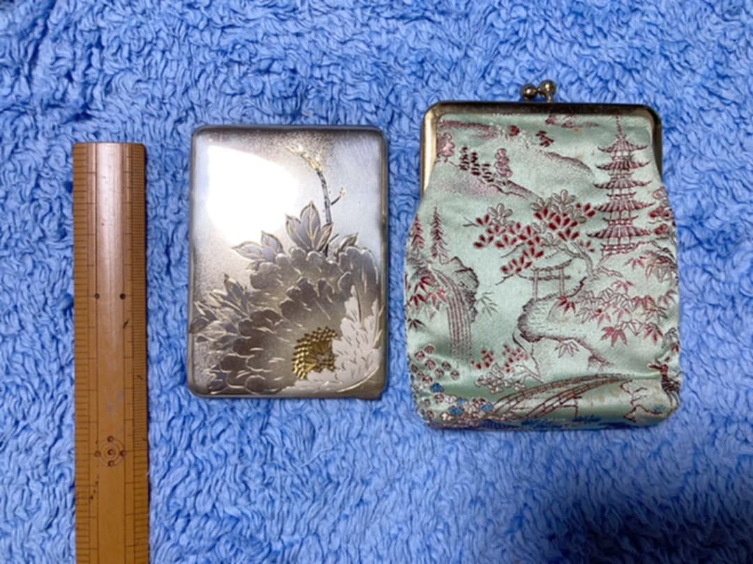 値下げ　レトロ銀製彫刻　コンパクトミラー