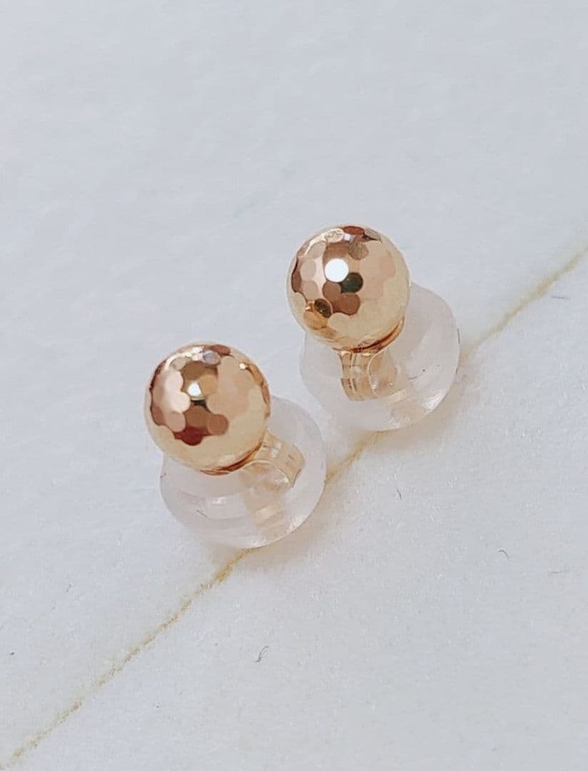 新入荷 未使用品 k18 カットボール ピアス