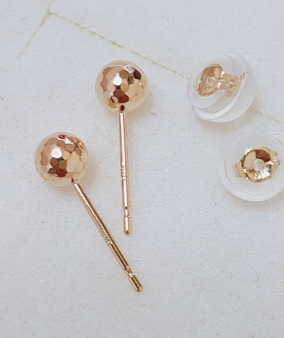 新入荷 未使用品 k18 カットボール ピアス