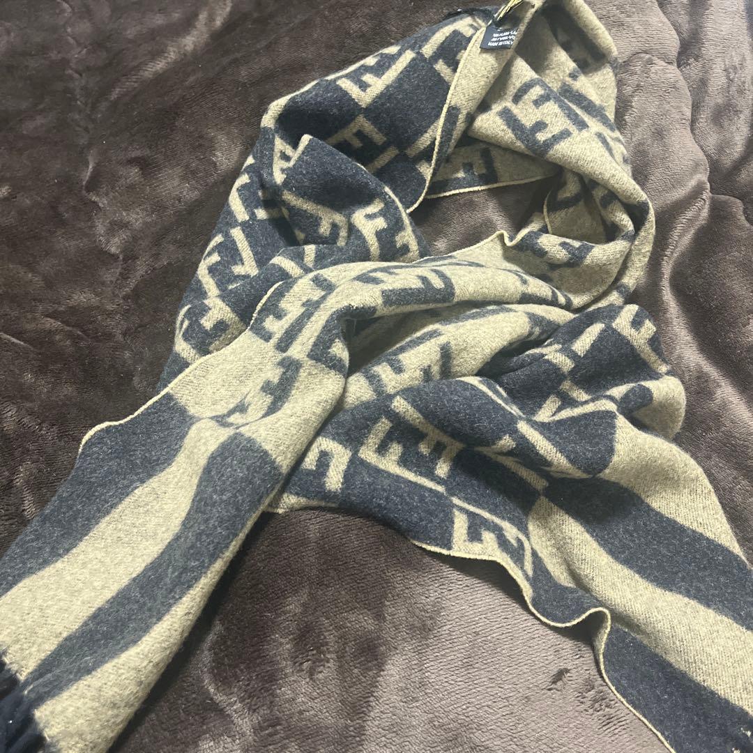 FENDI ウールマフラー ロゴ入り