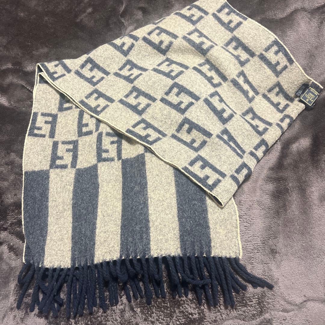 FENDI ウールマフラー ロゴ入り