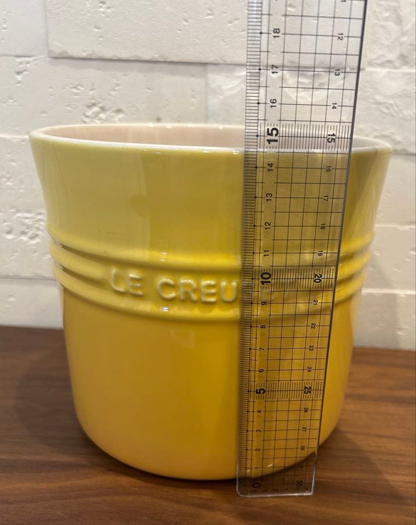 ル・クルーゼ　ペットフードコンテナー スクープ付き、ペットボール S イエロー