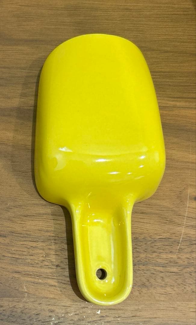 ル・クルーゼ　ペットフードコンテナー スクープ付き、ペットボール S イエロー