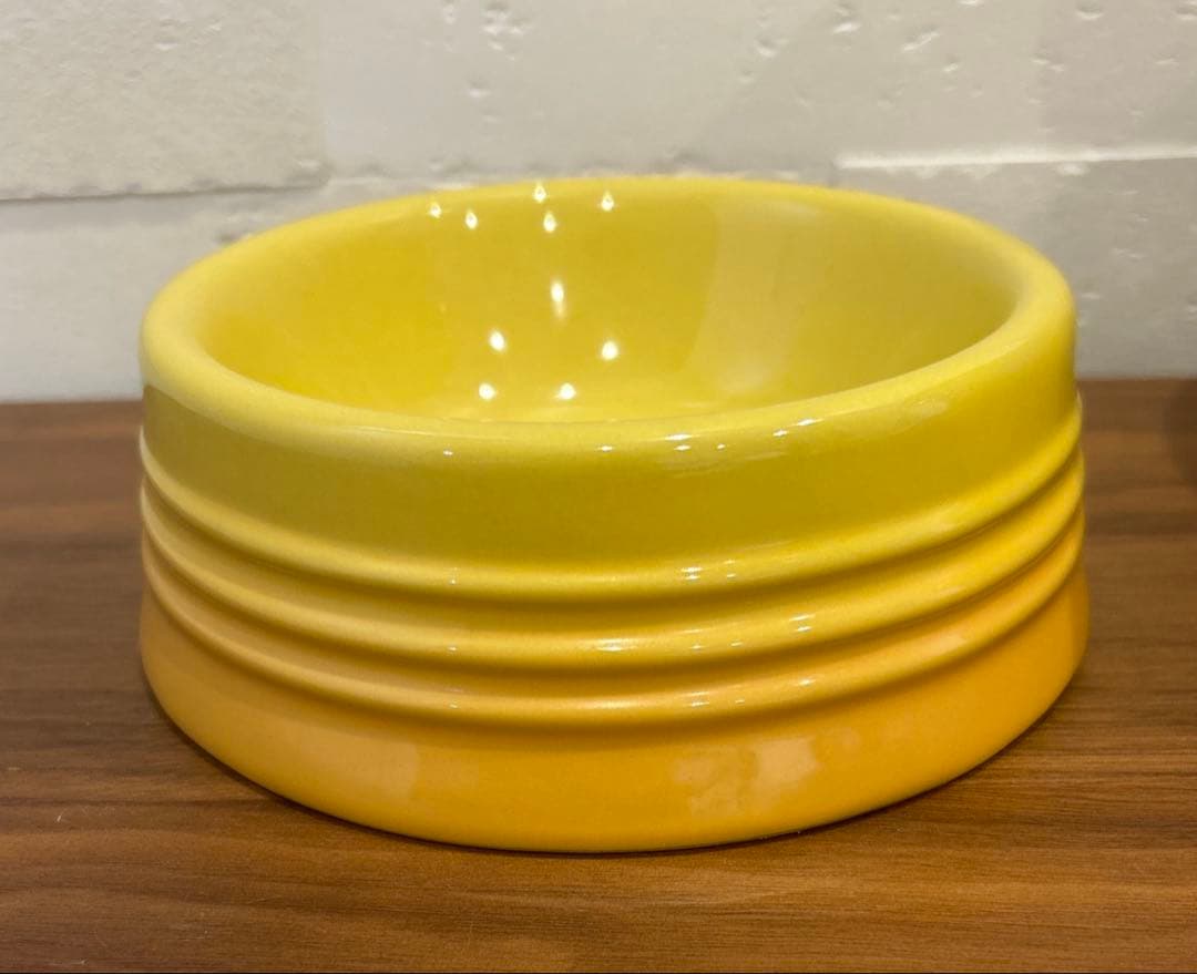 ル・クルーゼ　ペットフードコンテナー スクープ付き、ペットボール S イエロー