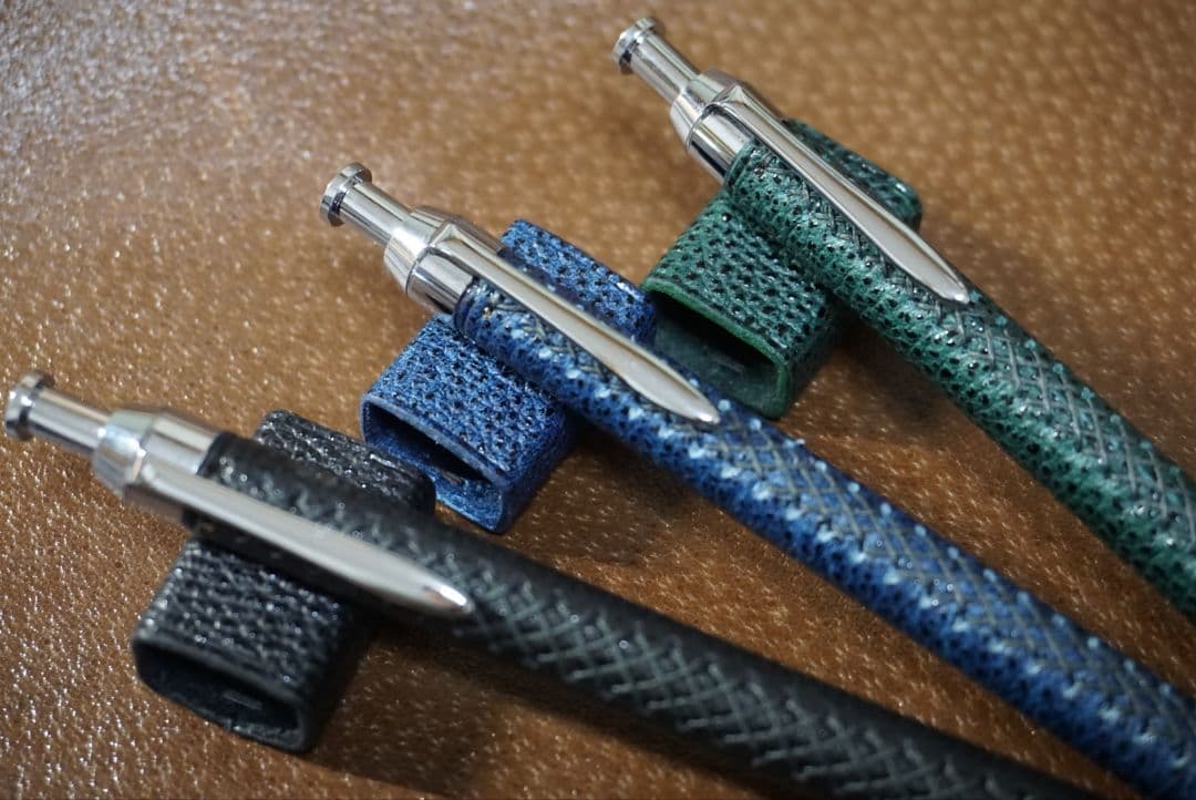 【セール】黒色　革軸ペン　消しゴムケースセット