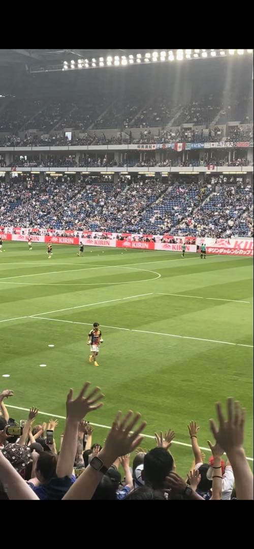 久保建英　サインボール