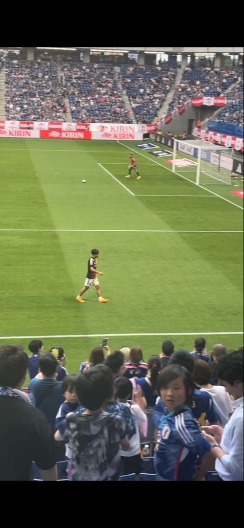 久保建英　サインボール