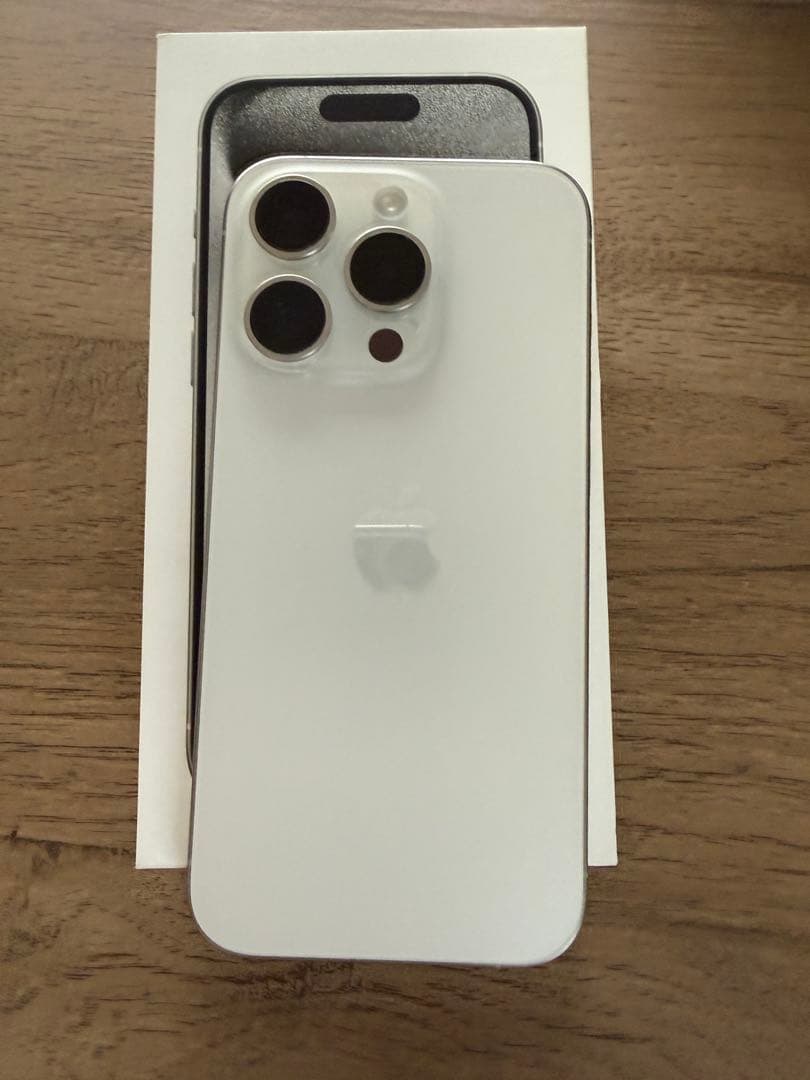Apple iPhone 15 Pro 128GB　美品　ホワイトチタニウム