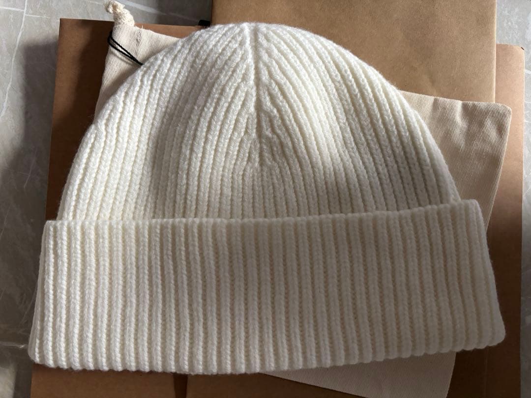 AMI PARISホワイト ニット帽