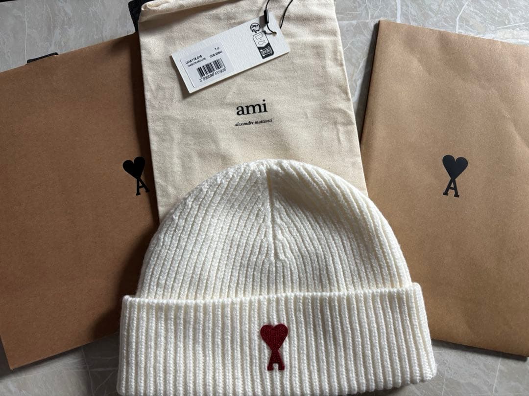 AMI PARISホワイト ニット帽