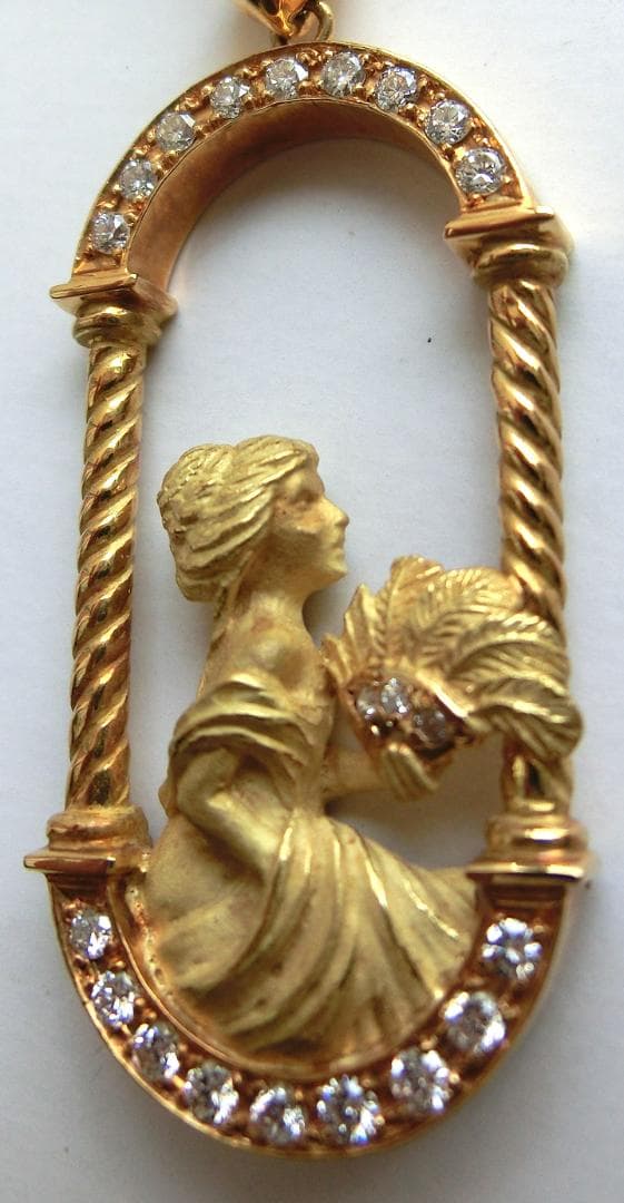 ペンダント乙女像