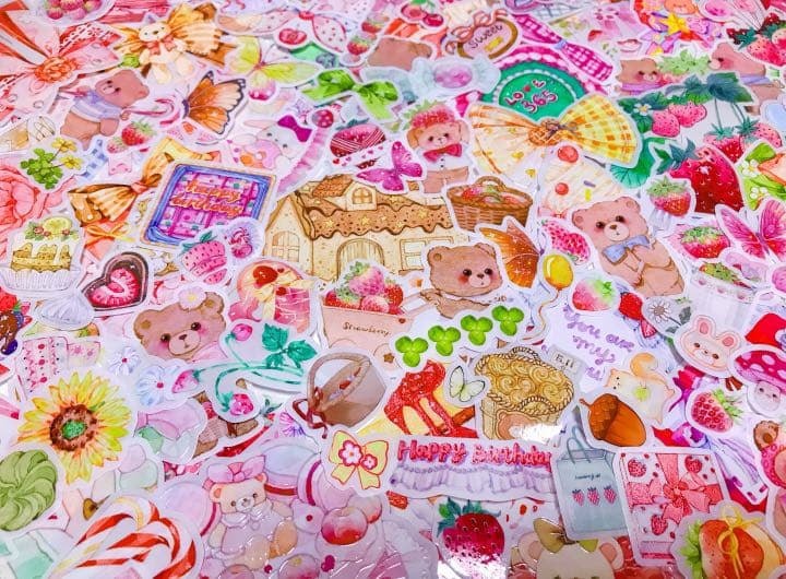 可愛いい❤️❤️フレークシール( ⸝⸝•ᴗ•⸝⸝ )くまさんといちごがいっぱい♡♡