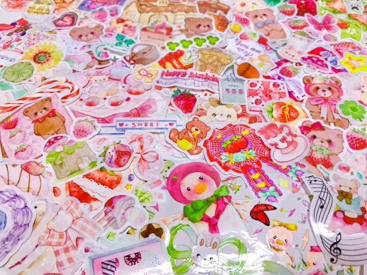 可愛いい❤️❤️フレークシール( ⸝⸝•ᴗ•⸝⸝ )くまさんといちごがいっぱい♡♡