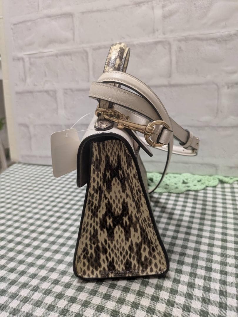 コーチ　 ショルダーバッグ　 ペッパー サッチェル シグネチャー キャンバス