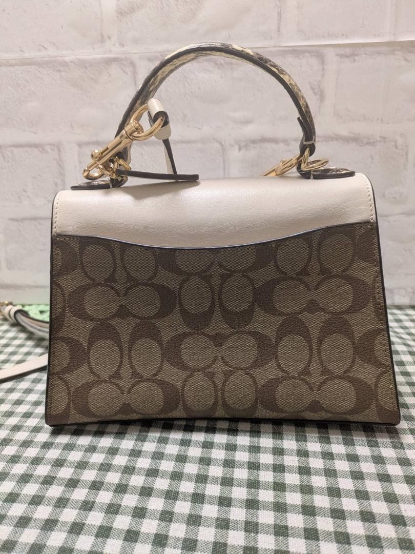 コーチ　 ショルダーバッグ　 ペッパー サッチェル シグネチャー キャンバス