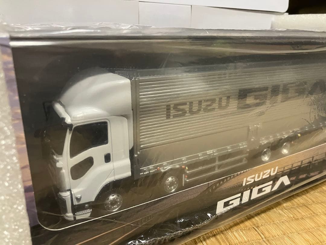 1/43 ISUZU GIGA ミニカー ホワイト