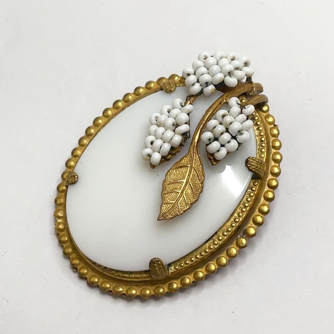 アンティークレア ミリアムハスケル ミルクガラス×ゴールド ブドウ ブローチ