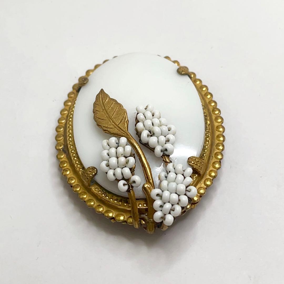 アンティークレア ミリアムハスケル ミルクガラス×ゴールド ブドウ ブローチ