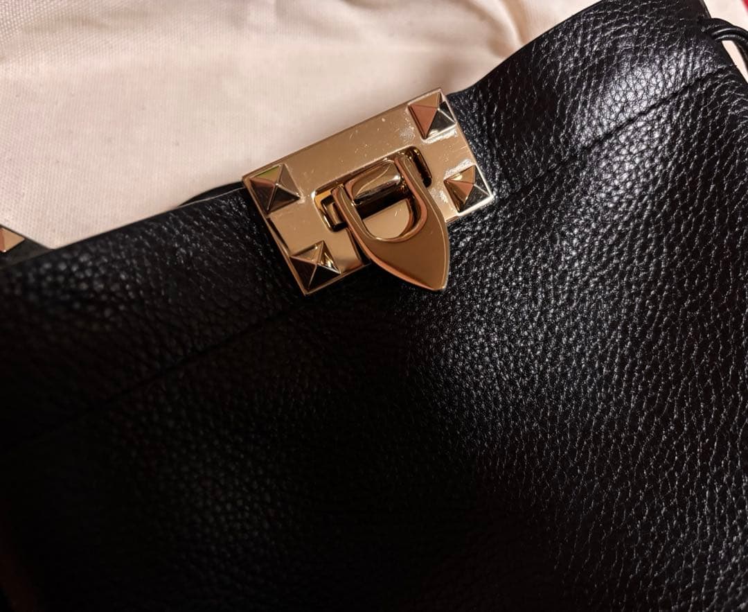 VALENTINO 黒 レザー ショルダーバッグ　ヴァレンティノ