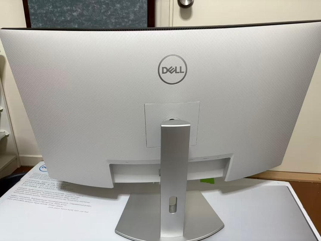 Dell 31.5インチ 曲面 VAモニター FHD FreeSync付