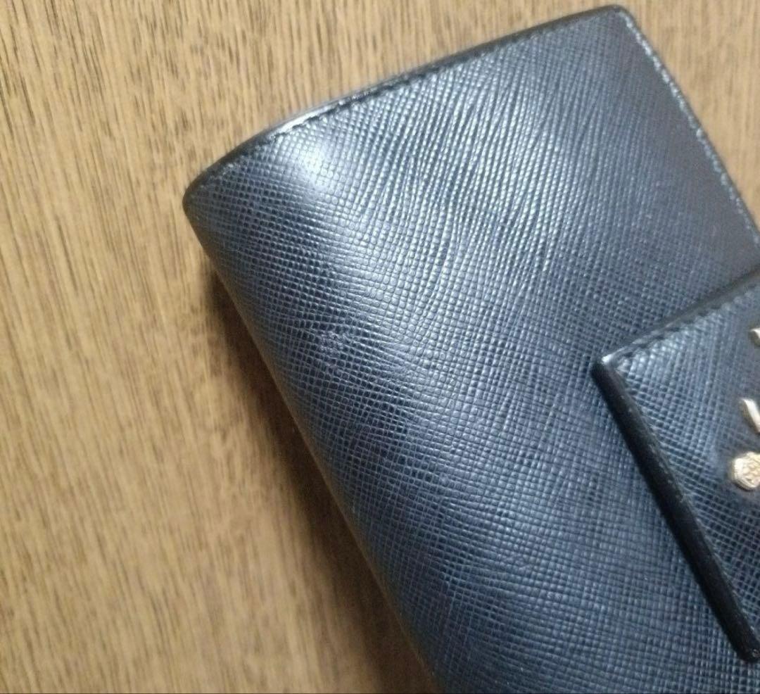 PRADA 二つ折り　中財布