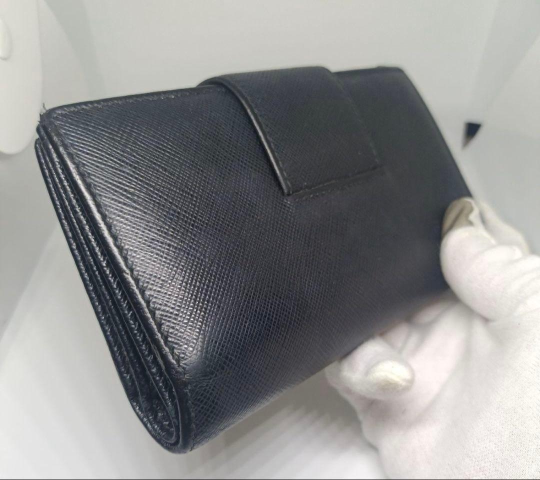 PRADA 二つ折り　中財布