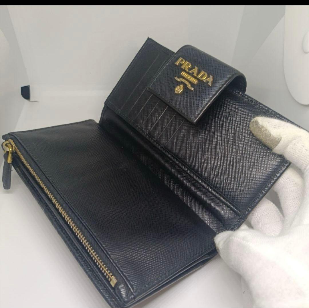 PRADA 二つ折り　中財布