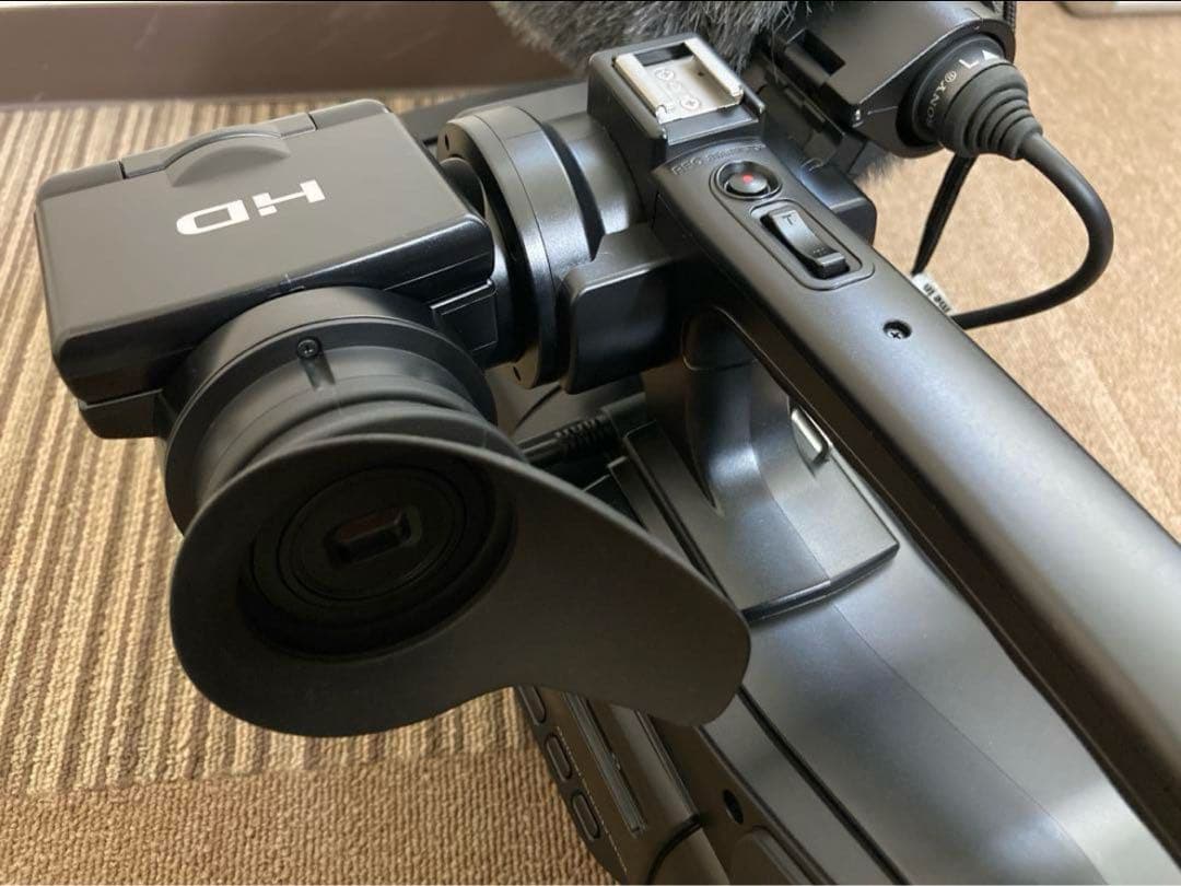 SONY 業務用ビデオカメラ　HXR-MC2000 【今購入ならカメラバッグも】