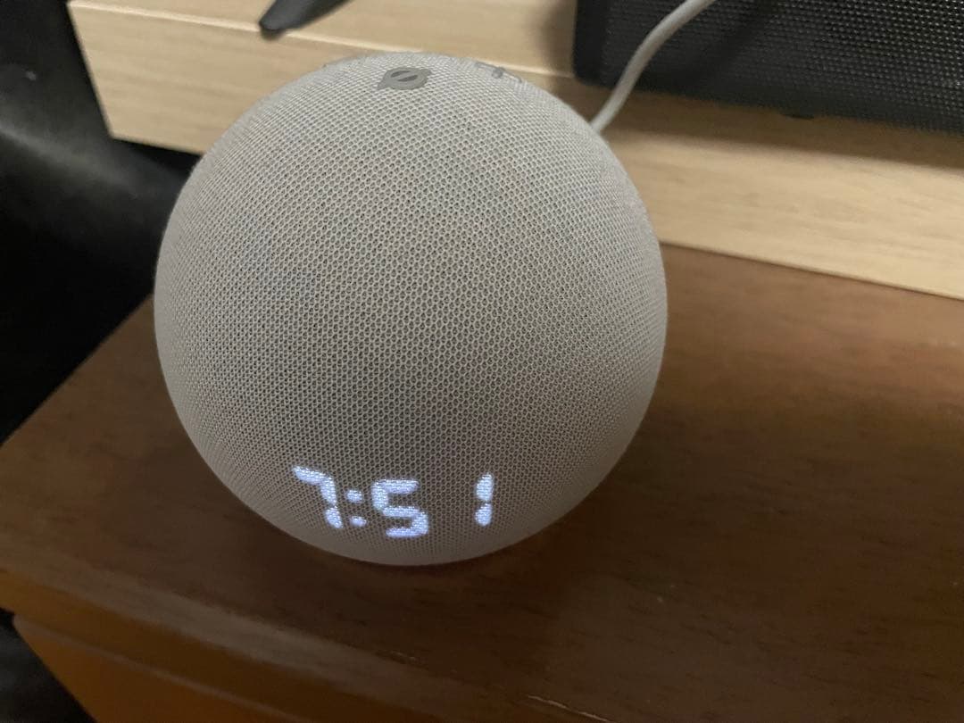 Amazon Echo Dot (第4世代) with clock