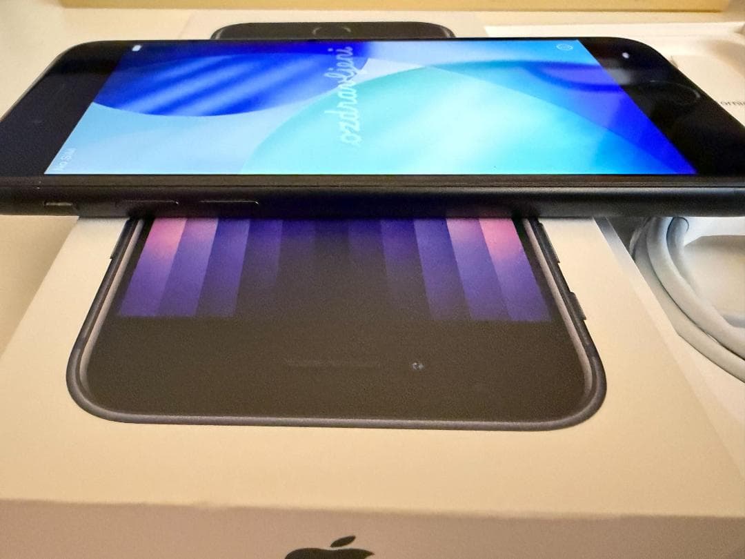 [機能不良あり] Apple iPhone SE (第3世代) 64GB