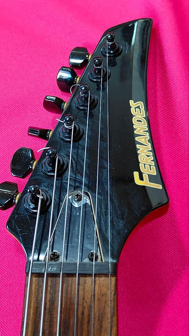 FERNANDES エレキギター グリーン綺麗なグリーン系の色です